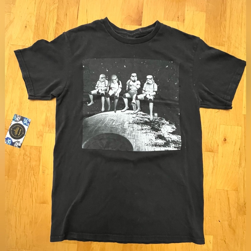 Star Wars adult small graphic tee
